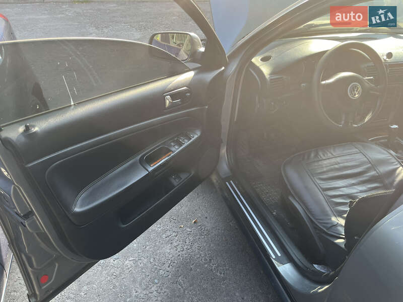 Універсал Volkswagen Passat 2002 в Києві