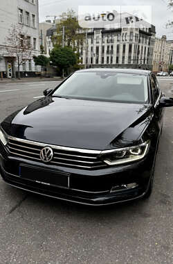 Седан Volkswagen Passat 2017 в Киеве