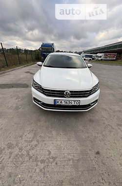 Седан Volkswagen Passat 2016 в Києві