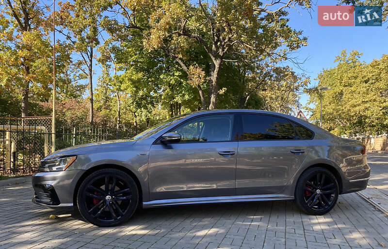 Седан Volkswagen Passat 2018 в Одессе
