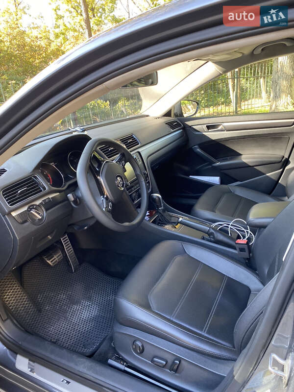 Седан Volkswagen Passat 2018 в Одессе