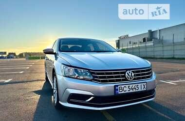 Седан Volkswagen Passat 2016 в Львове