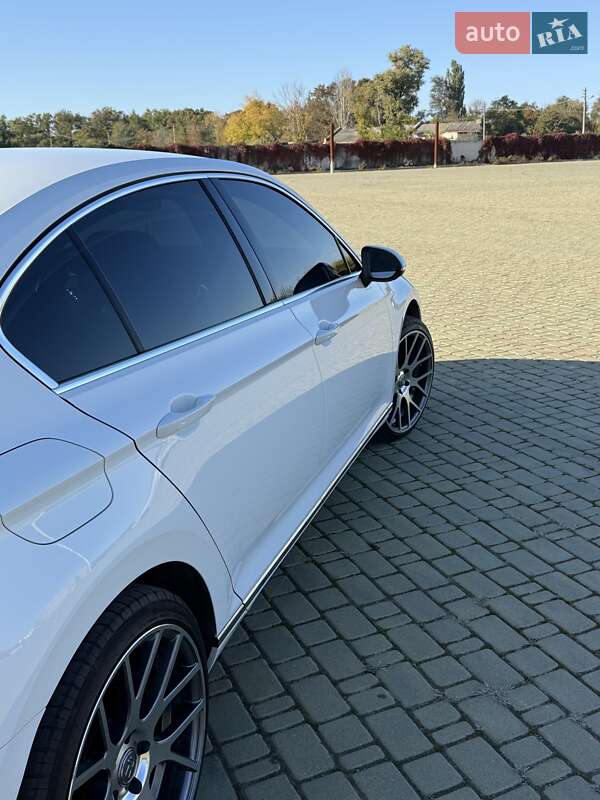 Седан Volkswagen Passat 2016 в Одессе