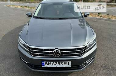 Седан Volkswagen Passat 2018 в Ромнах