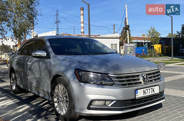 Седан Volkswagen Passat 2015 в Львове