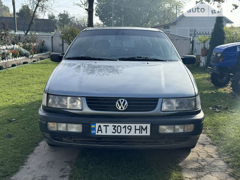 Седан Volkswagen Passat 1994 в Городенке