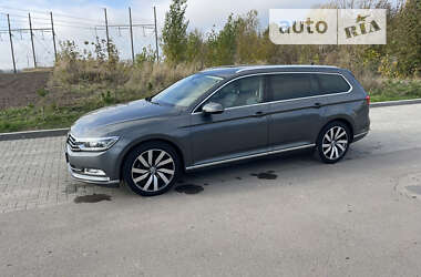 Універсал Volkswagen Passat 2015 в Рівному