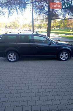Універсал Volkswagen Passat 2003 в Звягелі