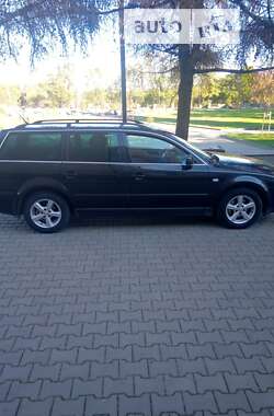 Универсал Volkswagen Passat 2003 в Звягеле