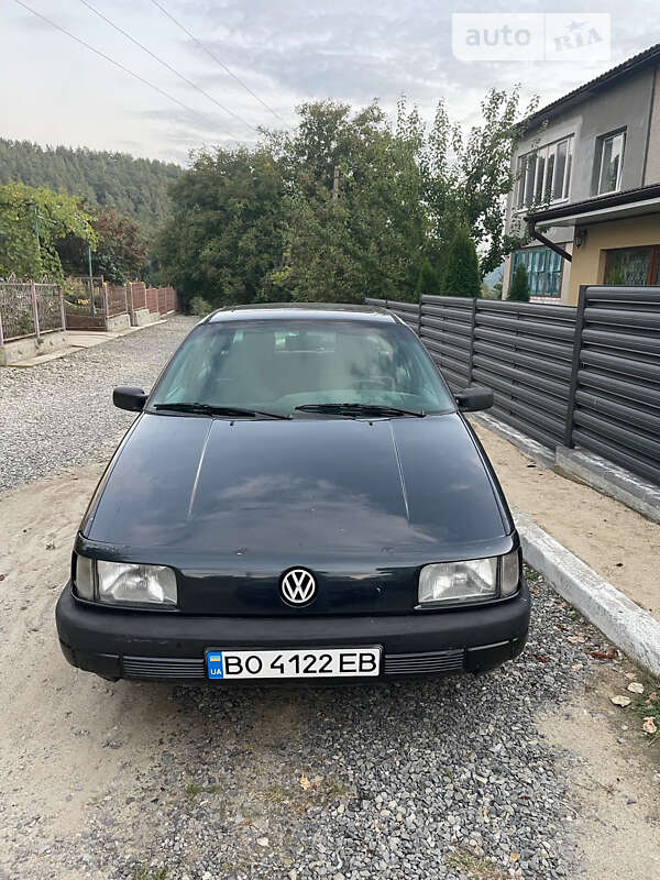 Седан Volkswagen Passat 1993 в Чорткові