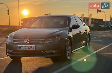 Седан Volkswagen Passat 2011 в Львове