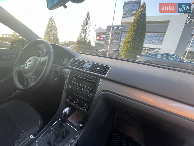 Седан Volkswagen Passat 2014 в Киеве