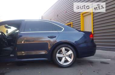 Седан Volkswagen Passat 2012 в Киеве