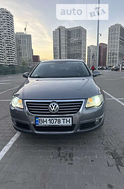 Седан Volkswagen Passat 2005 в Києві