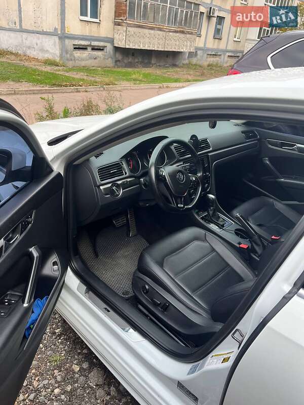Седан Volkswagen Passat 2016 в Києві