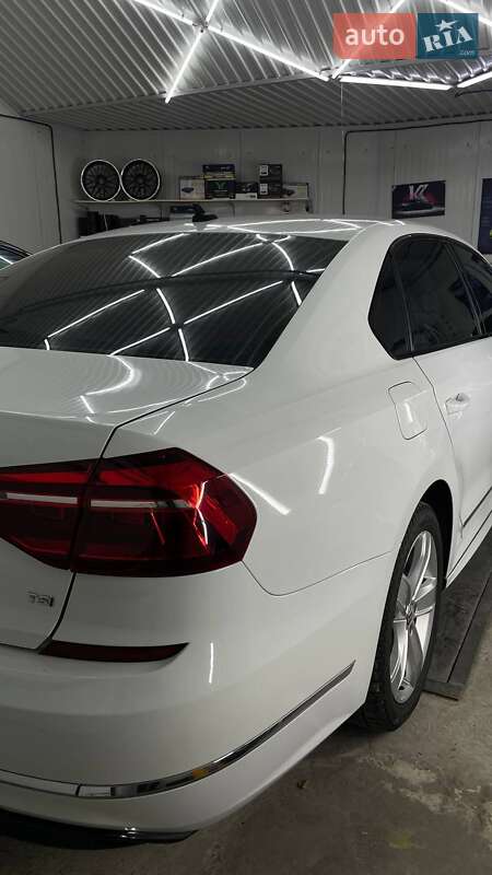Седан Volkswagen Passat 2016 в Києві