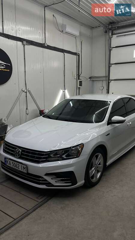 Седан Volkswagen Passat 2016 в Києві