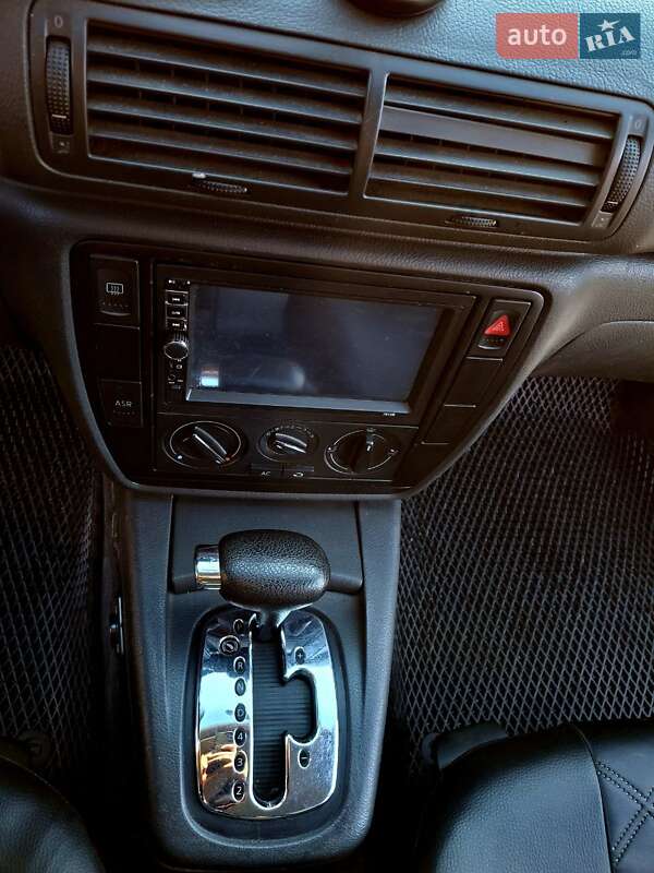 Універсал Volkswagen Passat 2004 в Львові