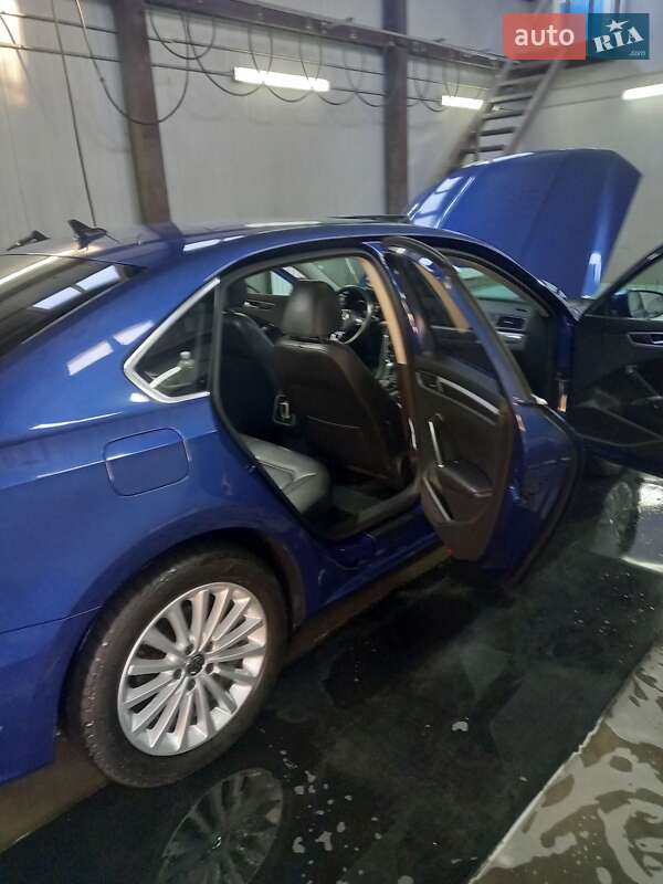 Седан Volkswagen Passat 2017 в Киеве