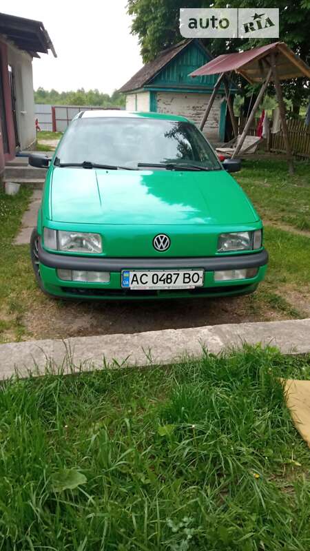 Седан Volkswagen Passat 1988 в Житомирі