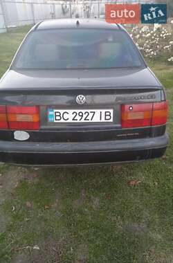 Седан Volkswagen Passat 1994 в Львове