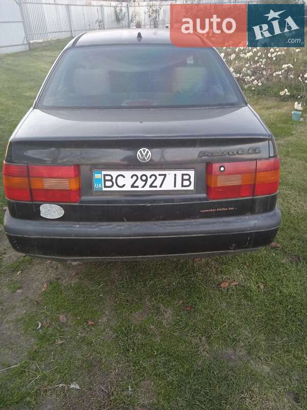 Седан Volkswagen Passat 1994 в Львові