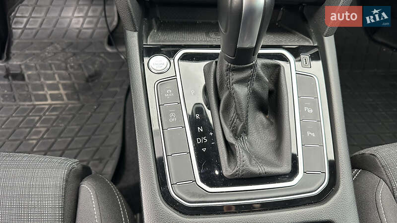 Седан Volkswagen Passat 2019 в Киеве