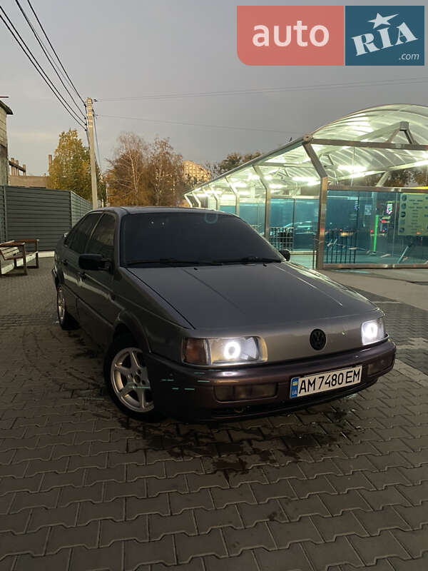 Седан Volkswagen Passat 1992 в Киеве