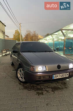 Седан Volkswagen Passat 1992 в Киеве