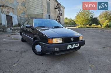 Седан Volkswagen Passat 1992 в Обухові