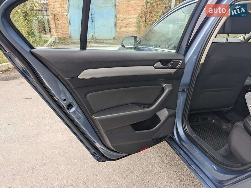 Седан Volkswagen Passat 2015 в Вінниці