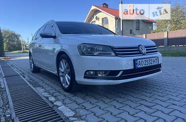 Універсал Volkswagen Passat 2011 в Ужгороді