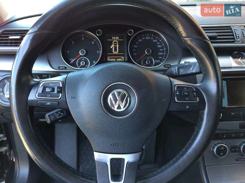 Универсал Volkswagen Passat 2012 в Стрые