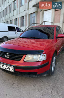 Седан Volkswagen Passat 1999 в Ланівці