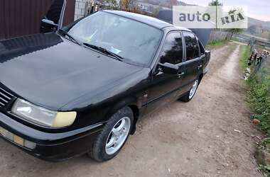 Седан Volkswagen Passat 1995 в Острозі