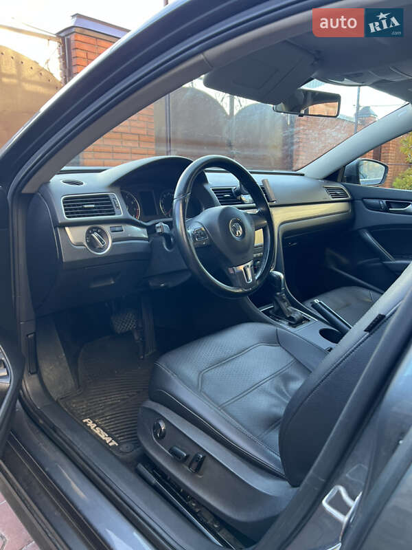 Седан Volkswagen Passat 2015 в Львове