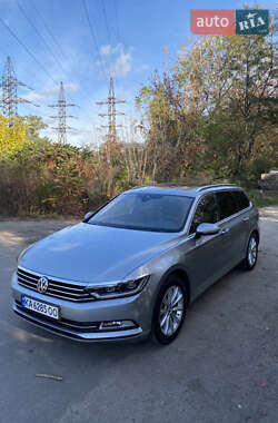 Универсал Volkswagen Passat 2019 в Киеве