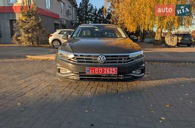 Універсал Volkswagen Passat 2019 в Луцьку