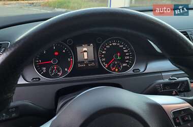 Універсал Volkswagen Passat 2012 в 