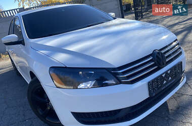 Седан Volkswagen Passat 2014 в Днепре