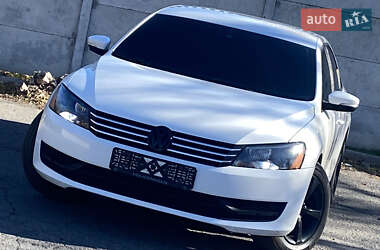 Седан Volkswagen Passat 2014 в Днепре