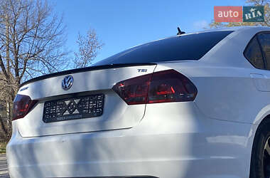 Седан Volkswagen Passat 2014 в Днепре