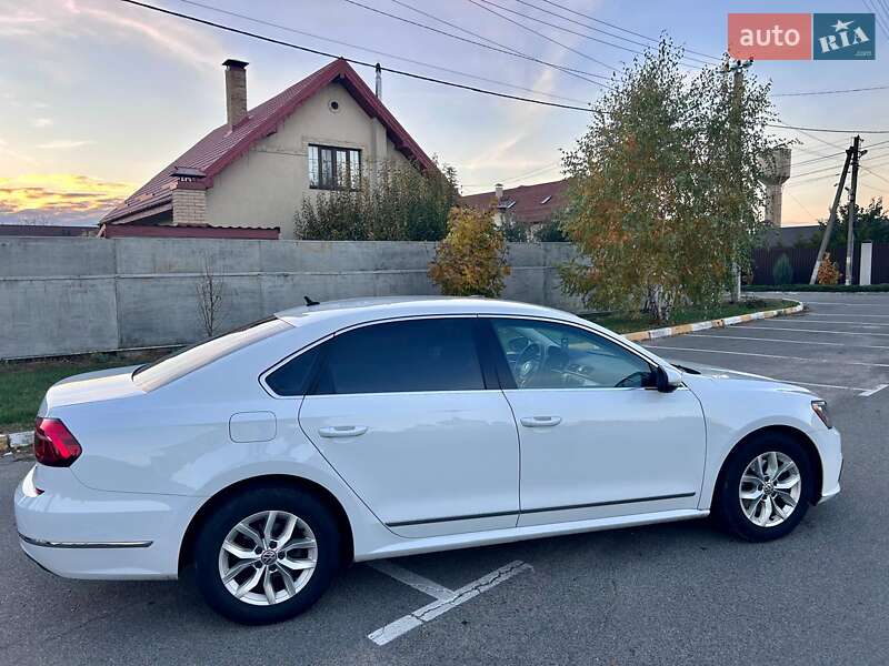 Седан Volkswagen Passat 2016 в Києві