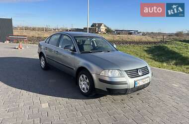 Седан Volkswagen Passat 2004 в Золочеве