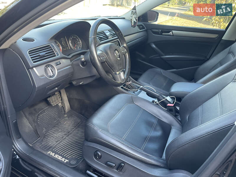 Седан Volkswagen Passat 2014 в Лохвице
