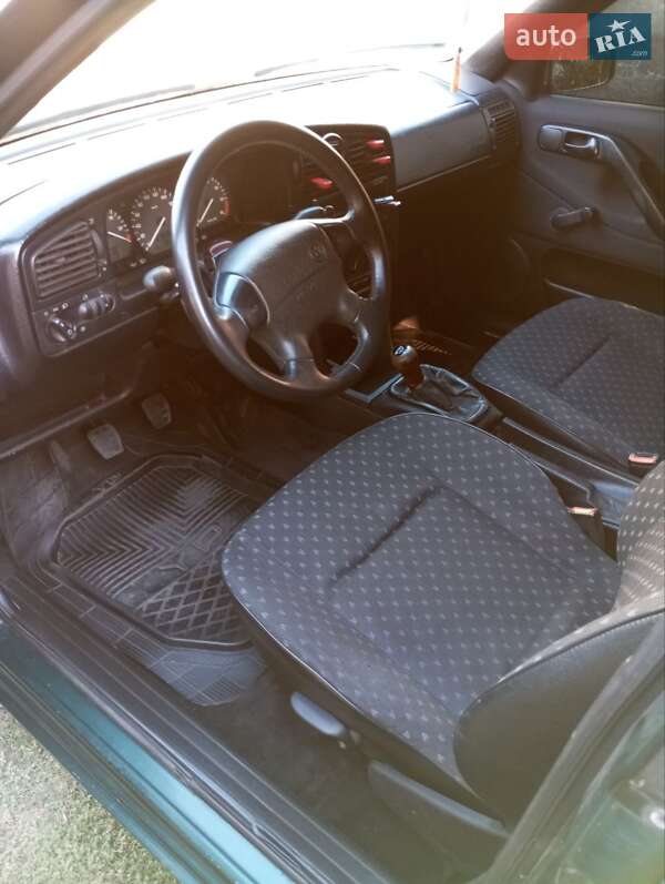 Седан Volkswagen Passat 1996 в Овруче
