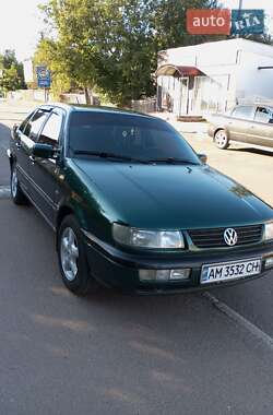 Седан Volkswagen Passat 1996 в Овруче