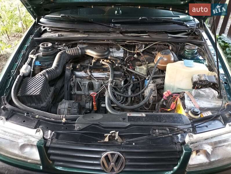 Седан Volkswagen Passat 1996 в Овруче