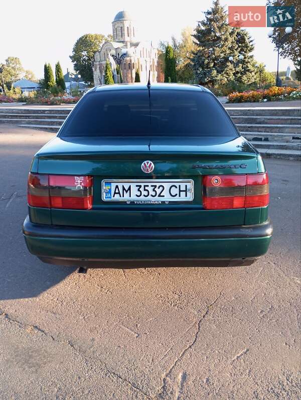 Седан Volkswagen Passat 1996 в Овруче