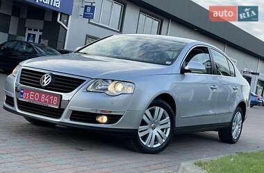 Седан Volkswagen Passat 2006 в Сарнах